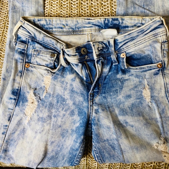 H&M Denim - Size 26 Waist Acid Wash Jean